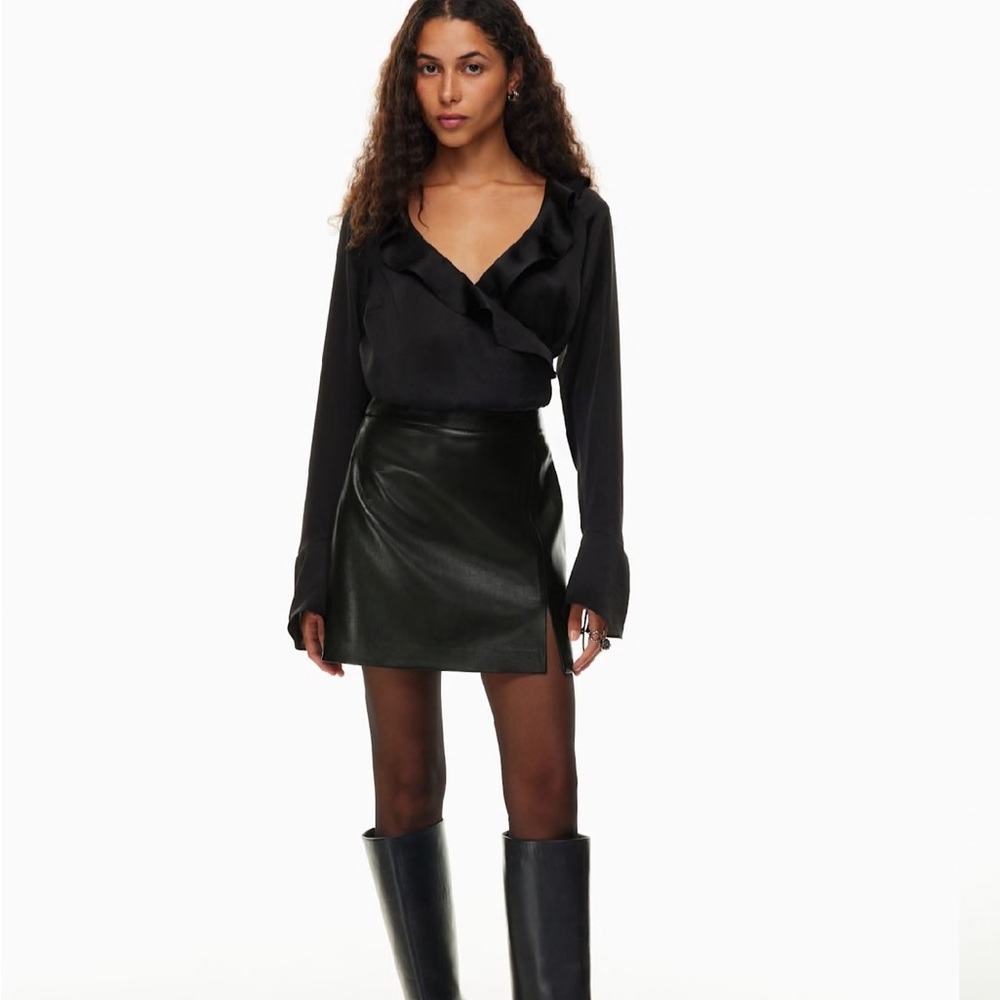 Aritzia Wilfred Leather Skirt Size 6 (vegan leather and washable)